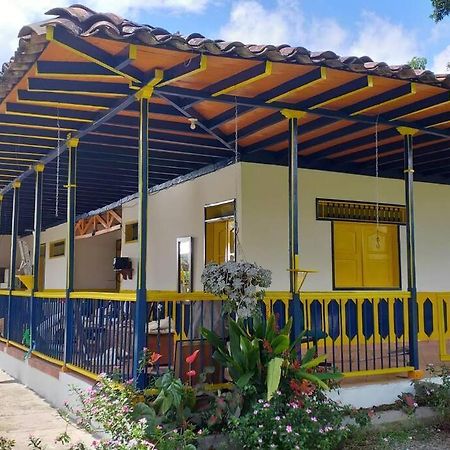 מונטנגרו Casa Finca Villa Luz A 800 Mts Del Parque Del Cafe מראה חיצוני תמונה