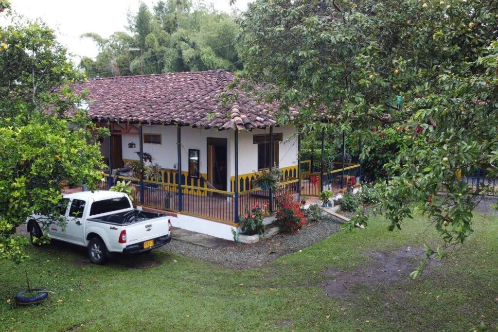 מונטנגרו Casa Finca Villa Luz A 800 Mts Del Parque Del Cafe מראה חיצוני תמונה