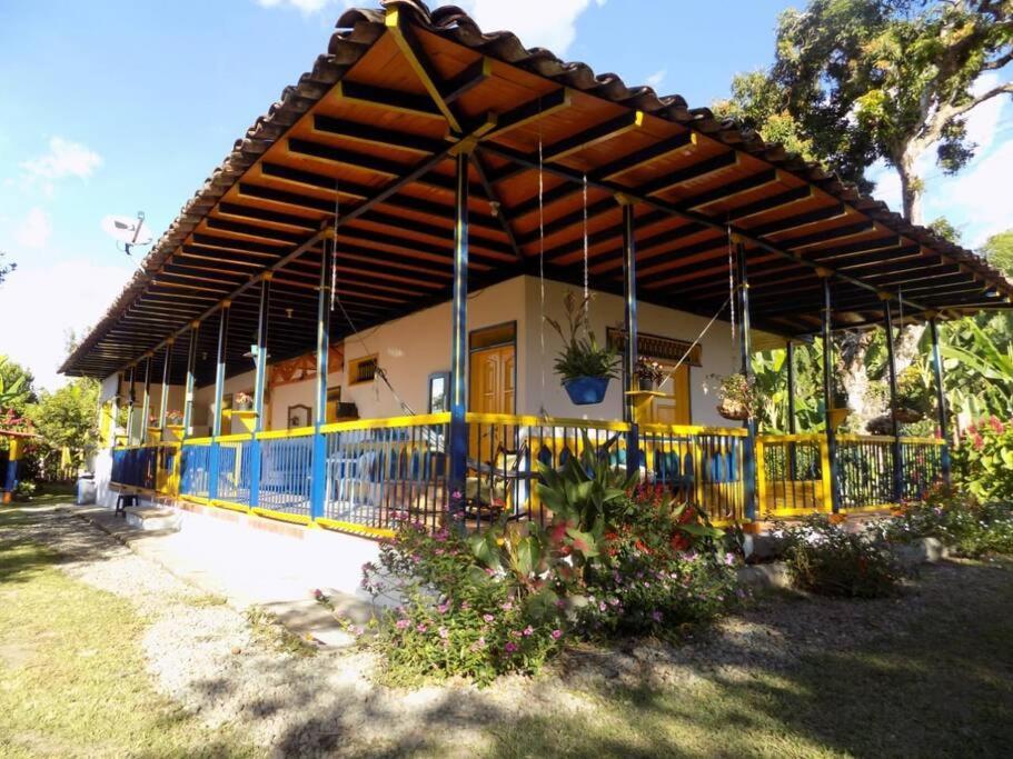 מונטנגרו Casa Finca Villa Luz A 800 Mts Del Parque Del Cafe מראה חיצוני תמונה